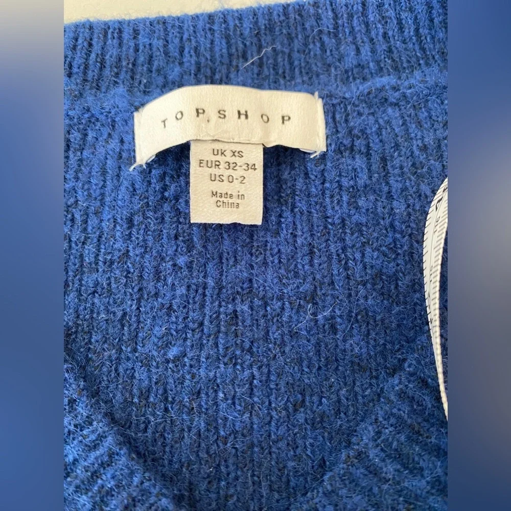 TOPSHOP Blue Cropped Sweater. Size 0-2